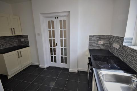 2 bedroom flat to rent - High Street, Cefn Mawr, LL14