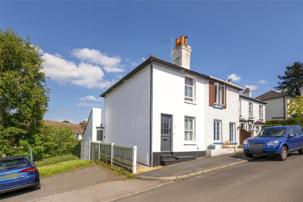 Harrow Close, Dorking, Surrey, RH4 2 bed end of terrace house £425,000