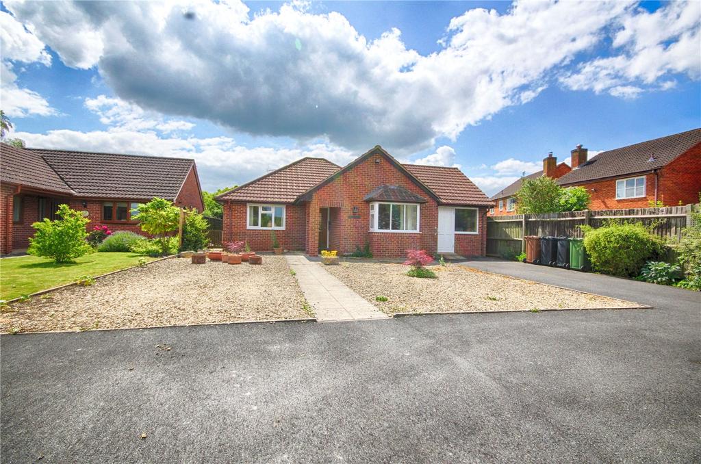 Kemerton Road, Bredon, GL20 2 bed bungalow £365,000