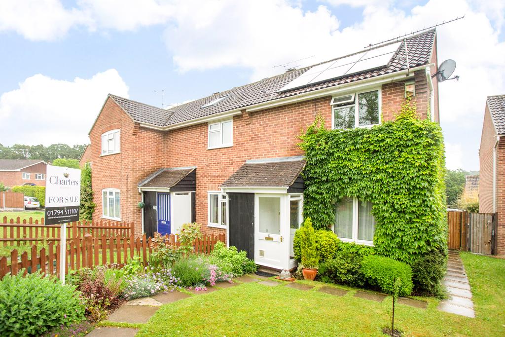 Dibben Walk, Romsey, Hampshire, SO51 2 bed end of terrace house £250,000