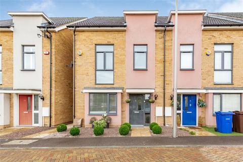 8 Courts Way, Aveley, South Ockendon, RM15 4DG