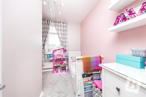 8 Courts Way, Aveley, South Ockendon, RM15 4DG