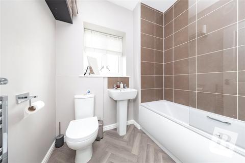 8 Courts Way, Aveley, South Ockendon, RM15 4DG