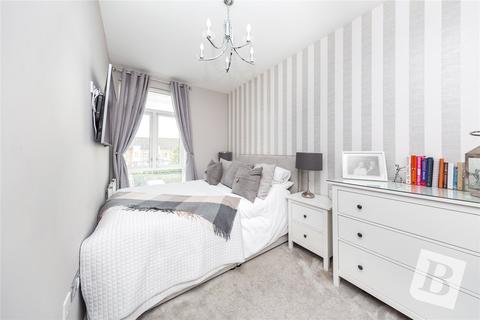 8 Courts Way, Aveley, South Ockendon, RM15 4DG