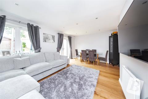 8 Courts Way, Aveley, South Ockendon, RM15 4DG
