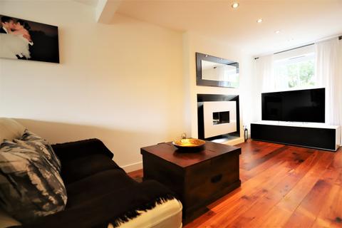 10 Binstead Close, Hayes, UB4 9YE