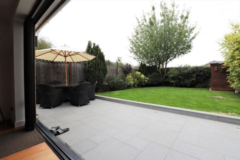 10 Binstead Close, Hayes, UB4 9YE