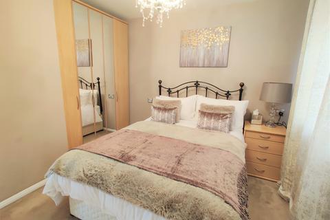 10 Binstead Close, Hayes, UB4 9YE