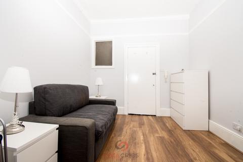 Studio to rent, Linden Gardens, Notting Hill Gate, London W2