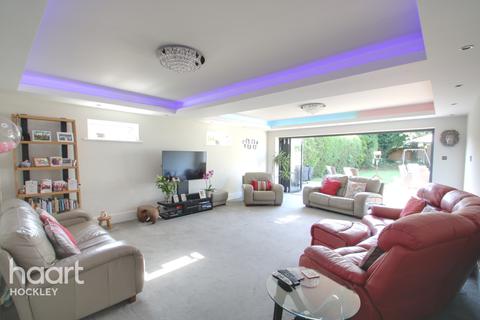 21 Canewdon View Road, Rochford, SS4 3DT