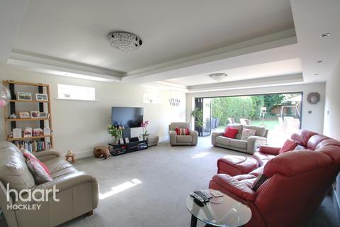 21 Canewdon View Road, Rochford, SS4 3DT