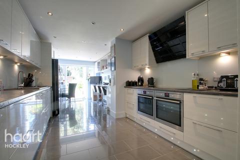 21 Canewdon View Road, Rochford, SS4 3DT