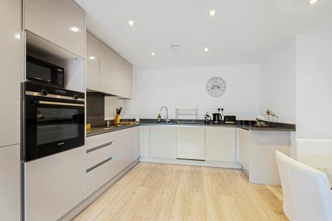 2 bedroom apartment to rent, HA4 StMartins 07