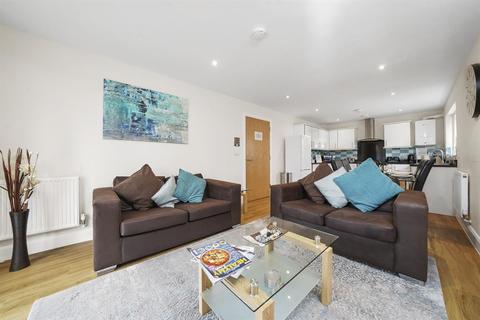2 bedroom apartment to rent - Heathrow Living 02