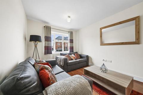 4 bedroom apartment to rent - London Heathrow Living Holywell Serviced House A - 4 bedrooms - 9 beds
