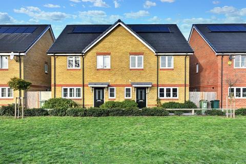 4 bedroom apartment to rent - London Heathrow Living Holywell Serviced House B - 4 bedrooms - 9 beds