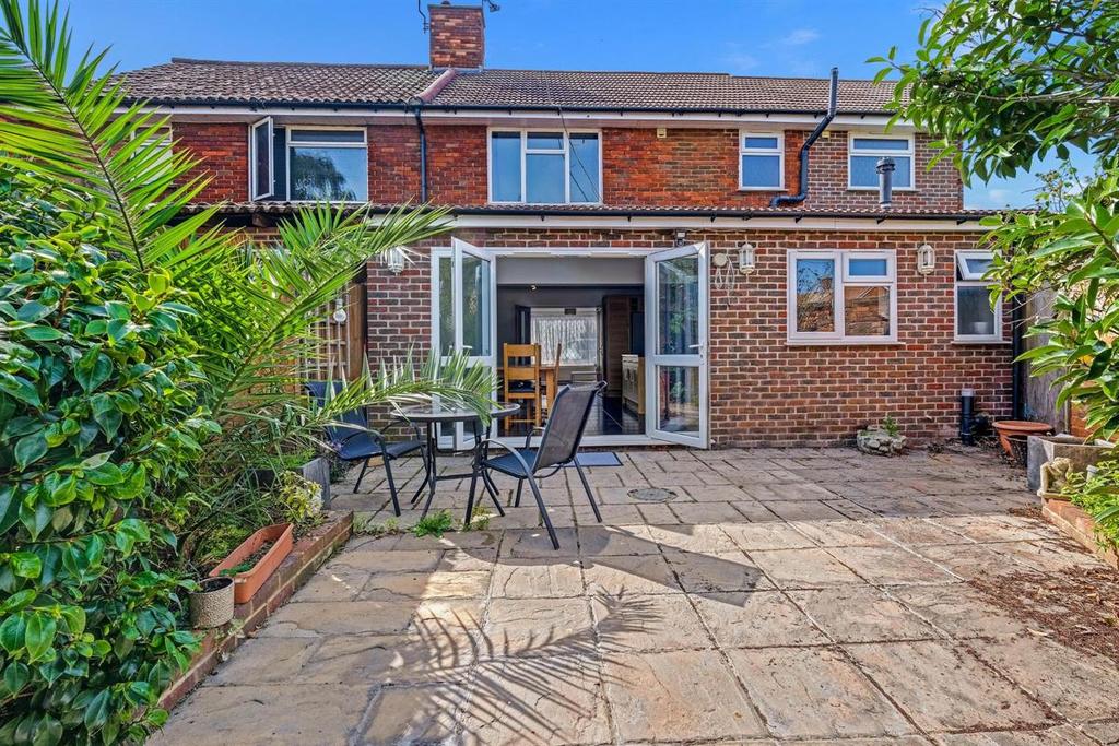 St. Annes Avenue, Stanwell, StainesuponThames 5 bed apartment to rent