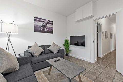 2 bedroom apartment to rent, W13 Drayton 30-3