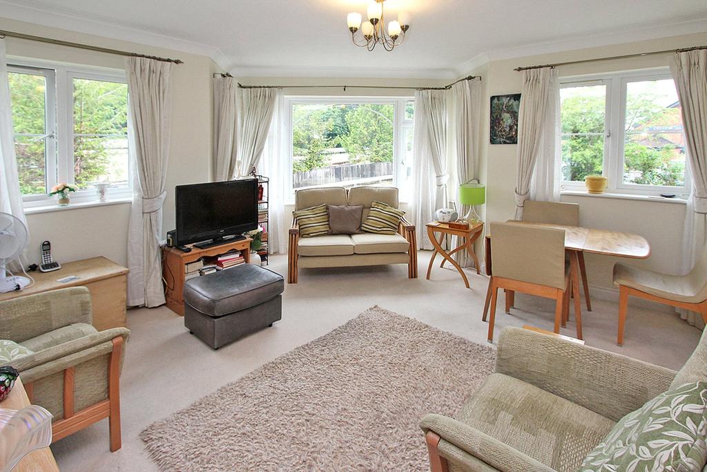 Latchmoor Court, Brookley Road, Brockenhurst, Hampshire, SO42 2 bed
