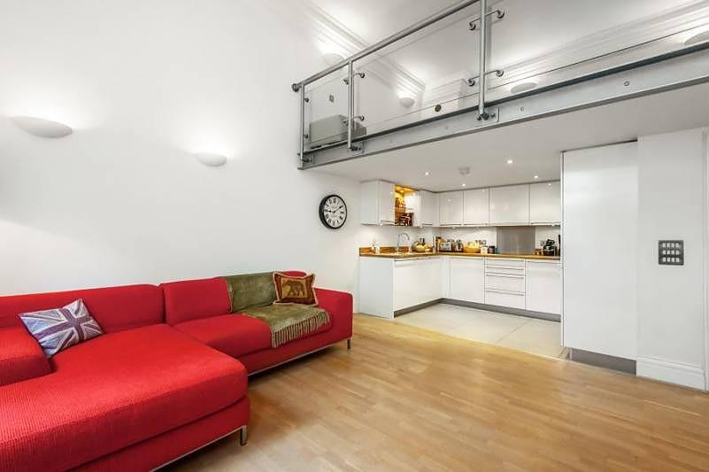 Living Room (Main)