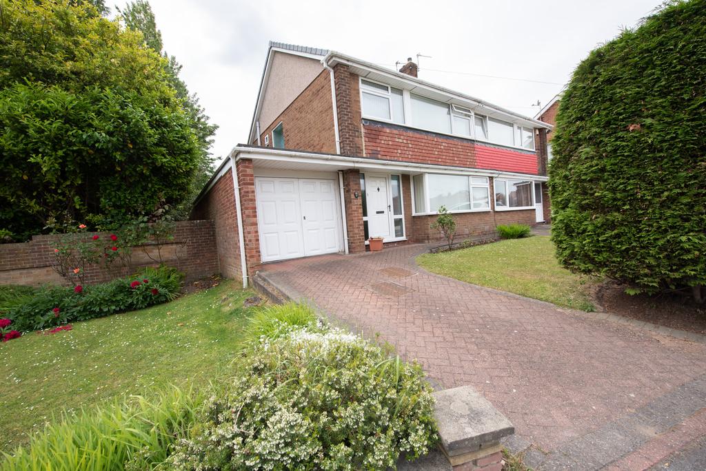 Grasmere Road, Garden Farm... 3 bed semidetached house £175,000