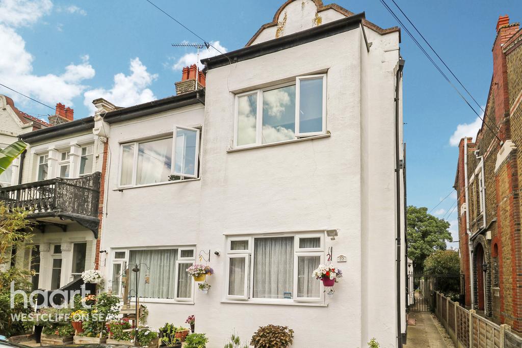St Vincents Road, WestcliffOnSea 1 bed apartment £210,000