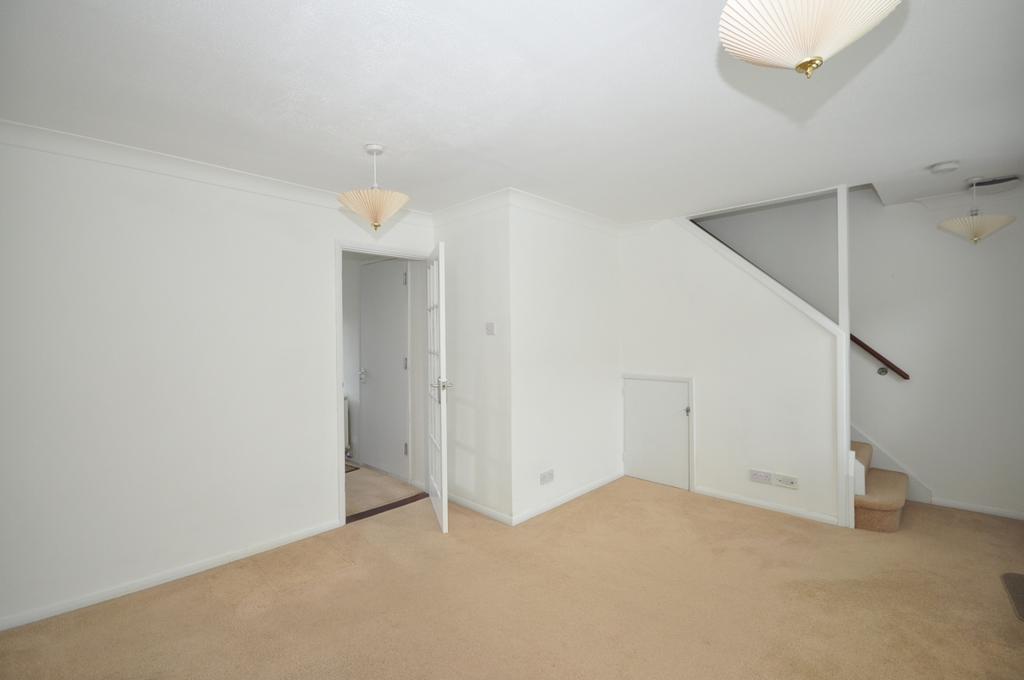 Brook Gardens Emsworth PO10 2 bed terraced house £1,050 pcm (£242 pw)