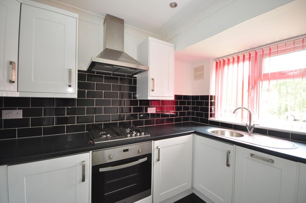 Brook Gardens Emsworth PO10 2 bed terraced house £1,050 pcm (£242 pw)