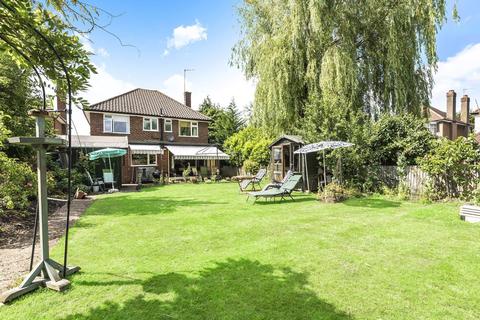 1 Harefield, Esher, KT10 9TG