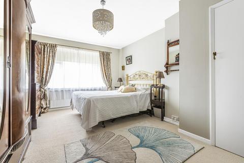 1 Harefield, Esher, KT10 9TG