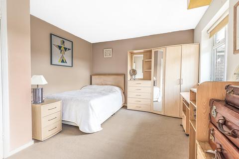 1 Harefield, Esher, KT10 9TG