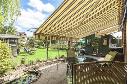1 Harefield, Esher, KT10 9TG