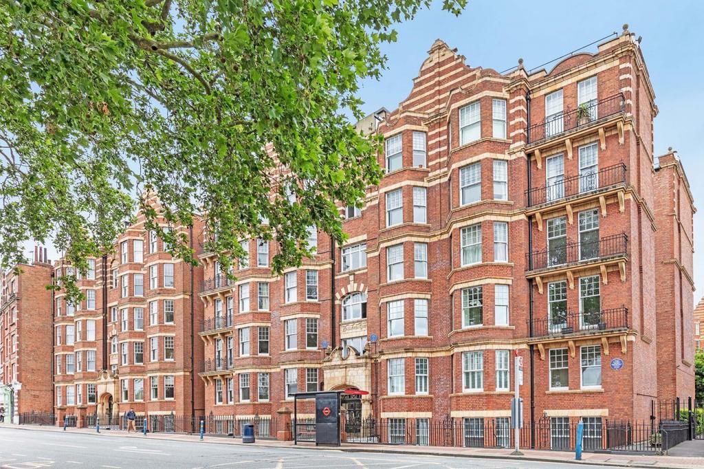 Kenilworth Court, Putney SW15 3 bed apartment £2,648 pcm (£611 pw)