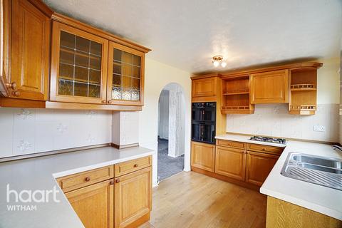 2 Cromwell Way, Witham, CM8 2ES