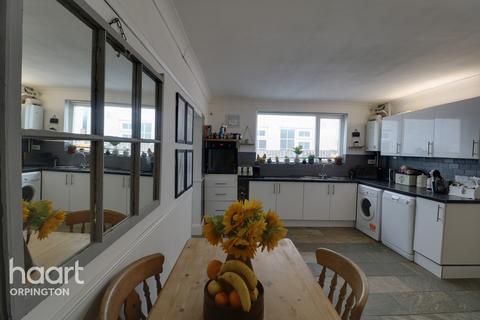 4 Bushey Avenue, Petts Wood, Orpington, BR5 1EP