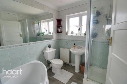 4 Bushey Avenue, Petts Wood, Orpington, BR5 1EP
