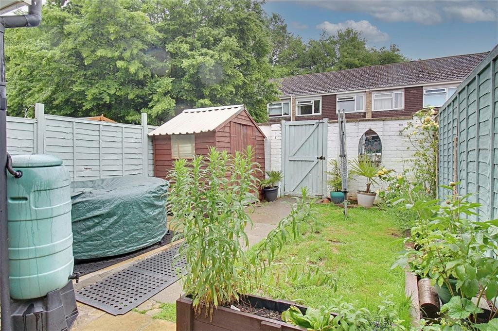 Northolt Avenue, Stortford... 3 bed terraced house £362,500