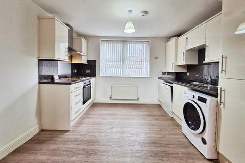 2 bedroom apartment to rent, Elliot Court, Leeds LS13