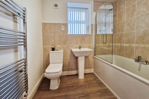 2 bedroom apartment to rent, Elliot Court, Leeds LS13