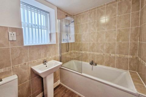 2 bedroom apartment to rent, Elliot Court, Leeds LS13