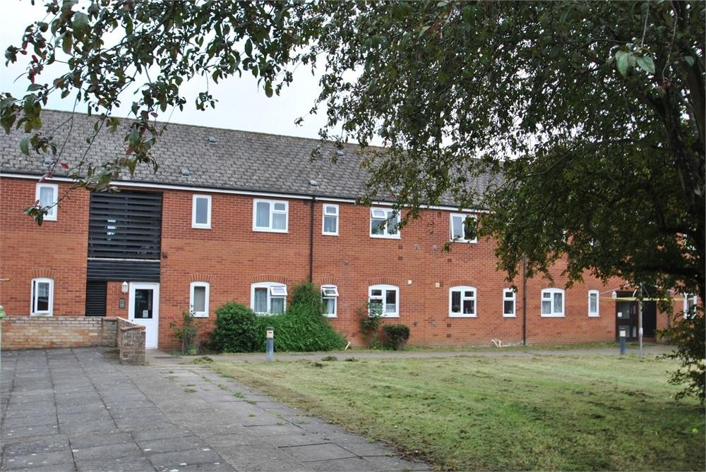 Peel Crescent, BRAINTREE, Essex 2 bed flat for sale £160,000