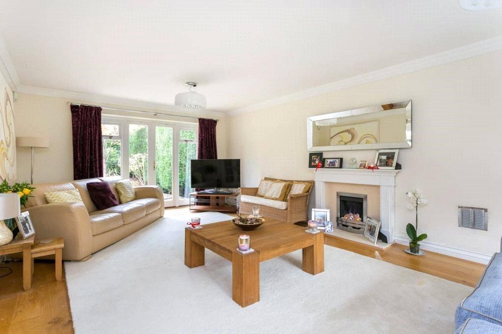 De Pirenore, Hazlemere, High Buckinghamshire, HP15 5 bed