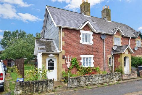 3 bedroom semi-detached house for sale - Three Gates Road, Cowes, Isle of Wight