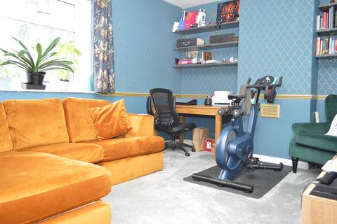 18 Sixth Avenue, Oldham, OL8 3RX