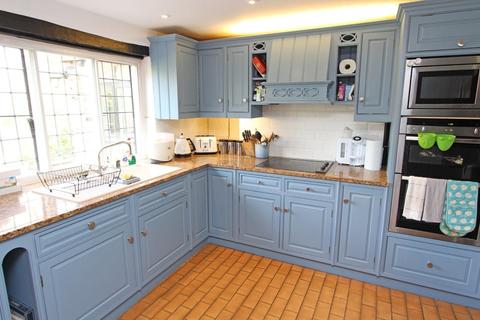 Lowfields Heather Close, Kingswood, Tadworth, KT20 6NY
