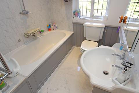 Lowfields Heather Close, Kingswood, Tadworth, KT20 6NY