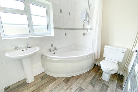 3 bedroom semi-detached house to rent, Curbridge Road, Witney, OX28