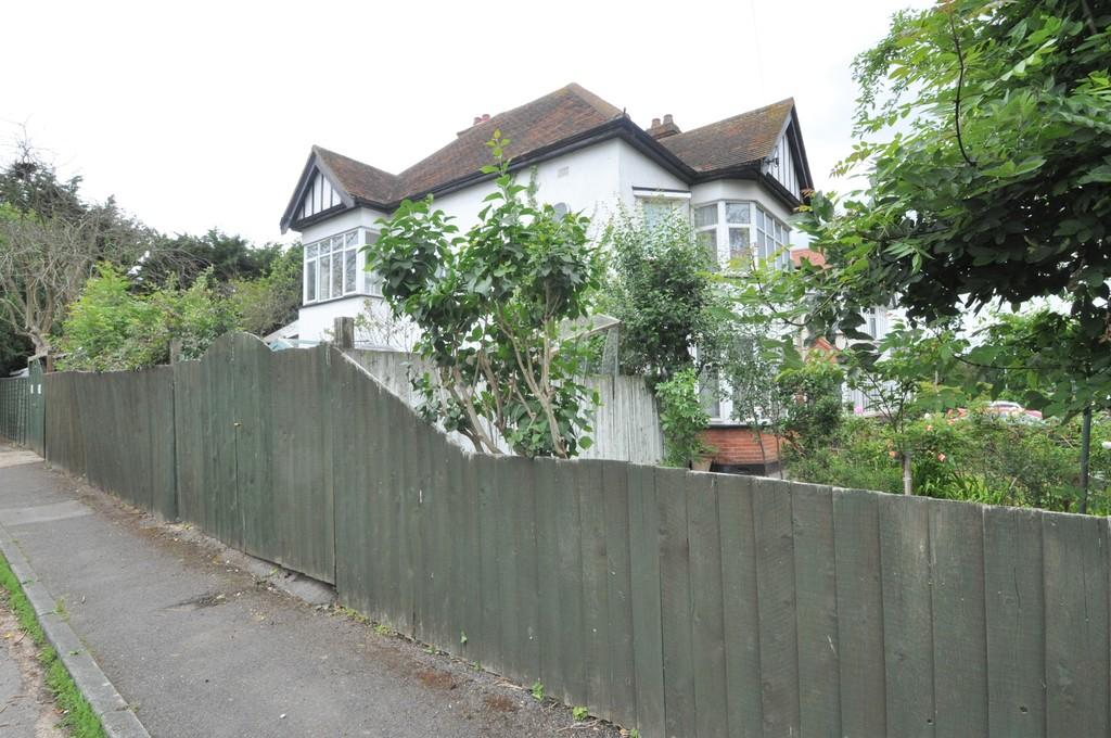 Kiln Road, Benfleet 4 bed detached house for sale £595,000