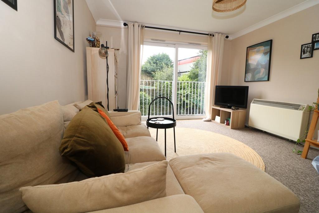 Vincent Road, Dorking 1 bed apartment £1,150 pcm (£265 pw)