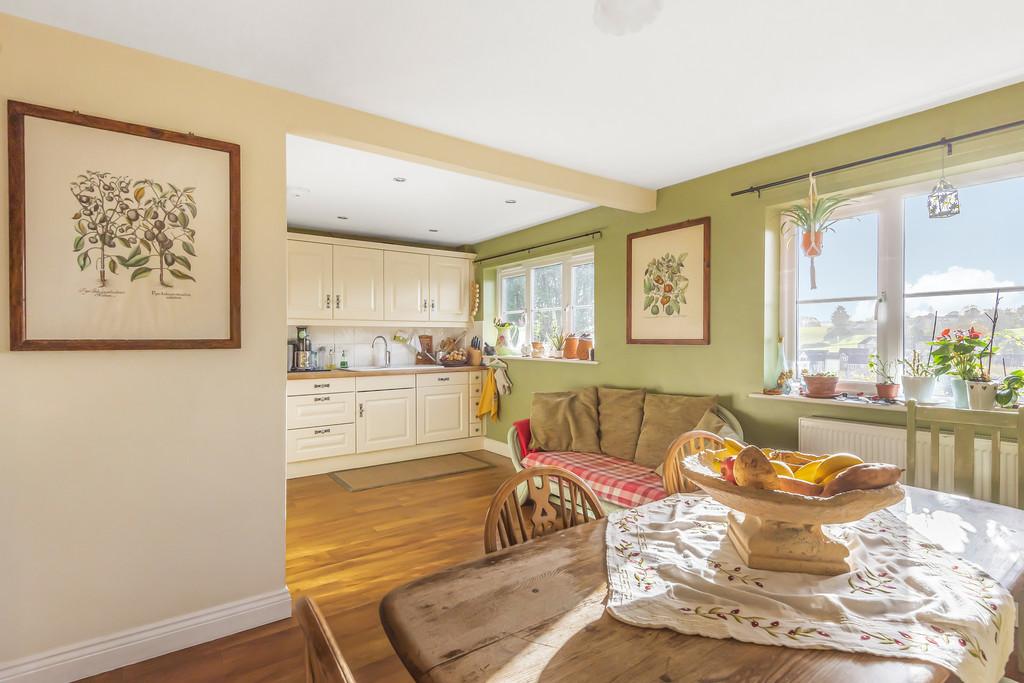 Upper Marsh Road, Warminster 3 bed semidetached house £1,150 pcm (£
